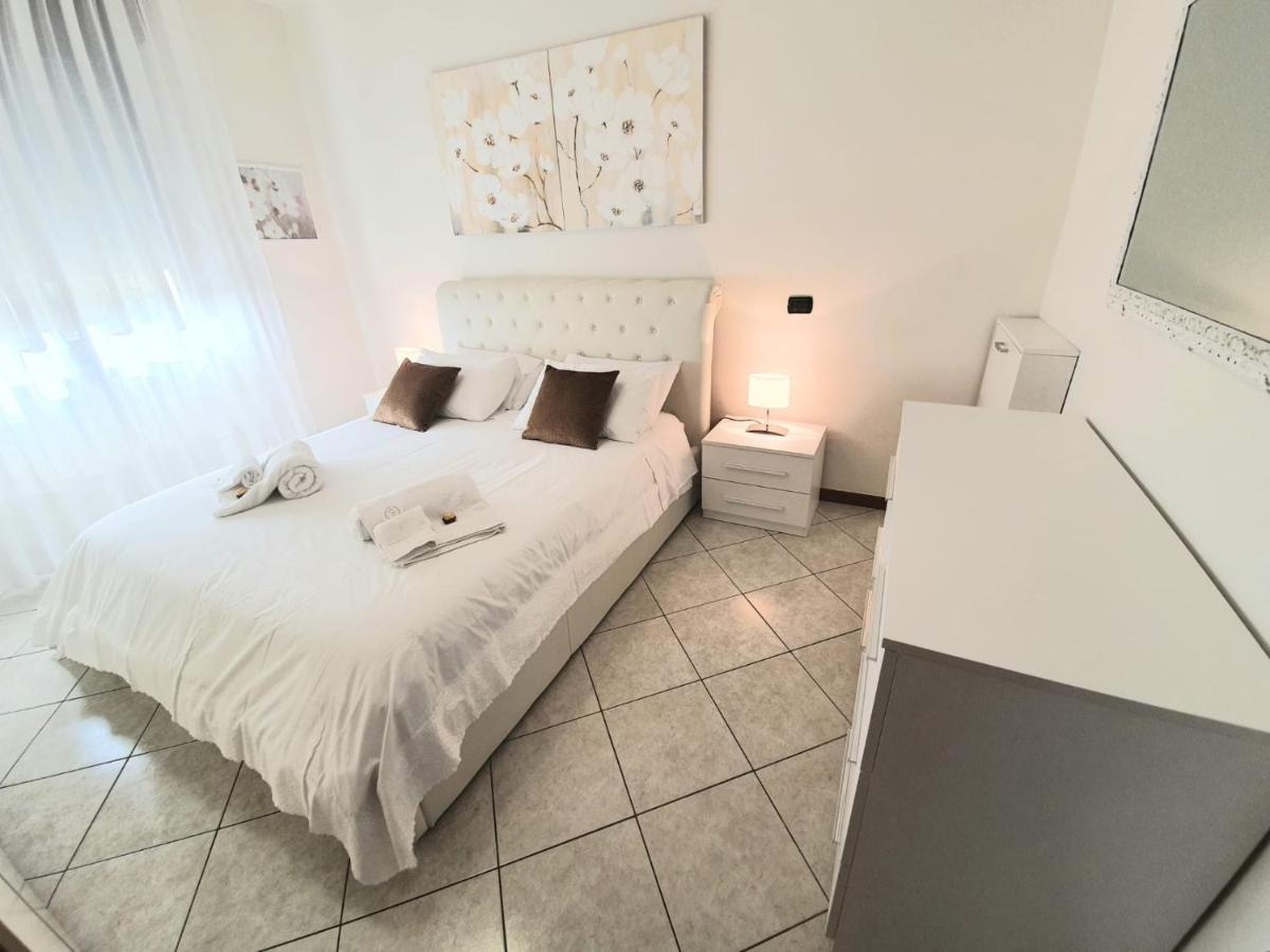 Appartamento Diamantina Desenzano del Garda Luaran gambar